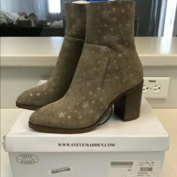 Steve Madden Shoes - NEW STEVE MADDEN REWARD STAR  BOOTIE SUEDE SZ 8